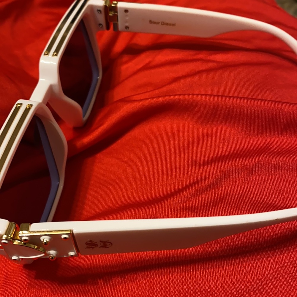 Sunglasses - Picture 3 of 8